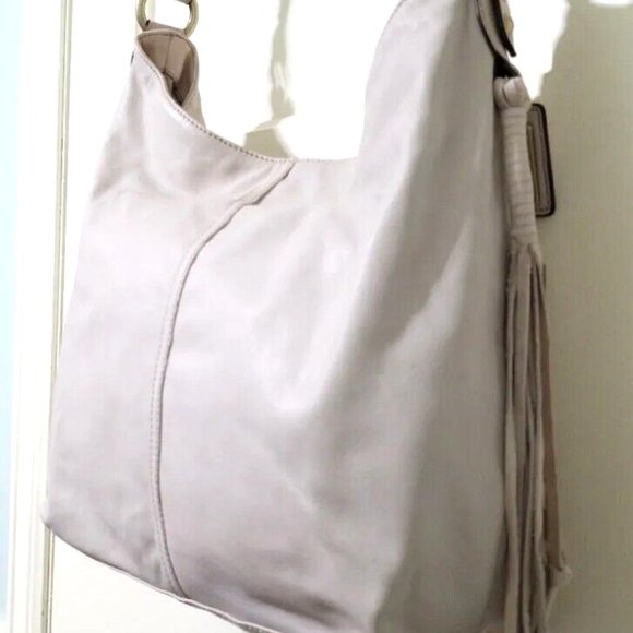 Tignanello Beige 100% Leather Large Shoulder Bag Purse Magnet Close Stud Bottom - Picture 11 of 16